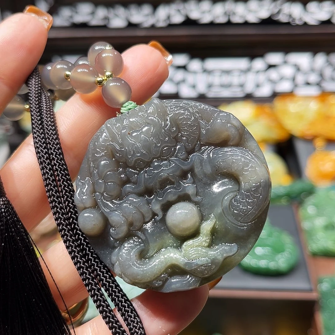 未镶嵌蛇纹石玉吊坠