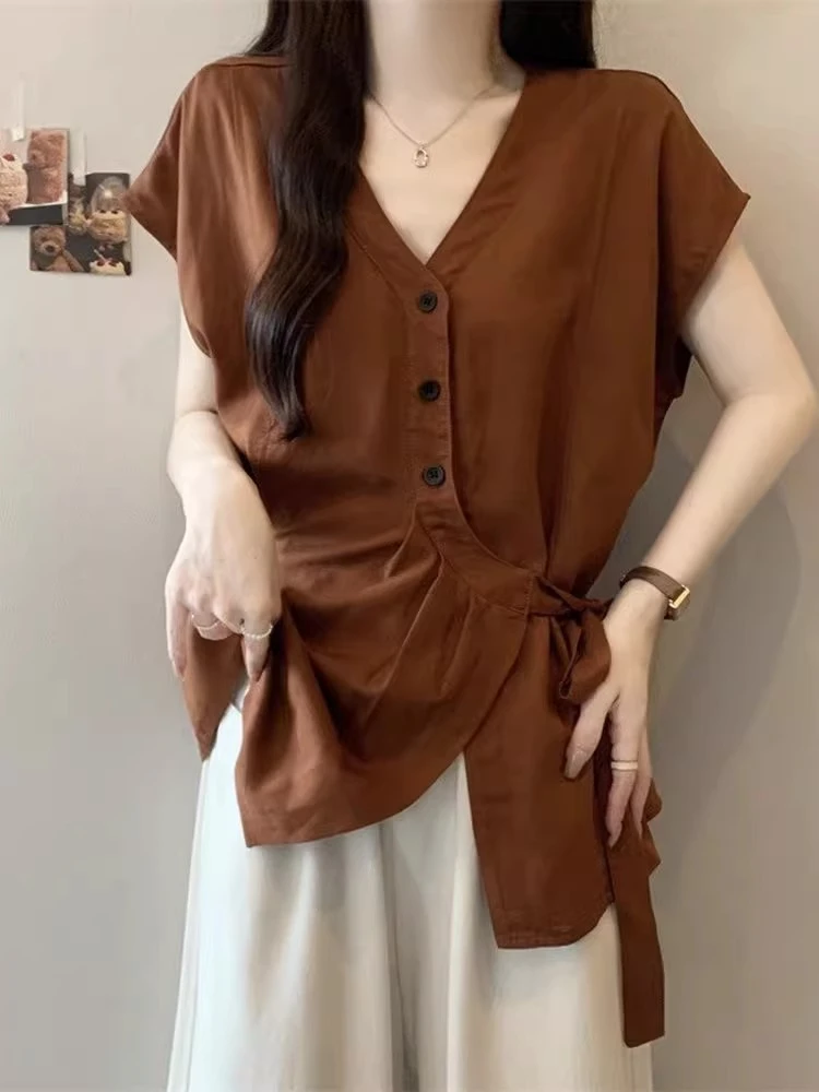 高级感V领短袖衬衫大码女装胖mm2025夏季款咖色收腰遮肚系带上衣