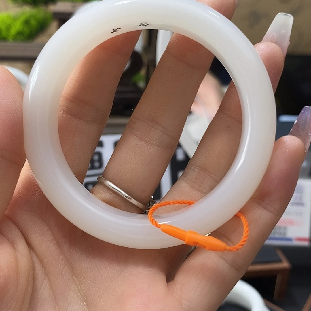 茁***壮和田玉未镶嵌手镯