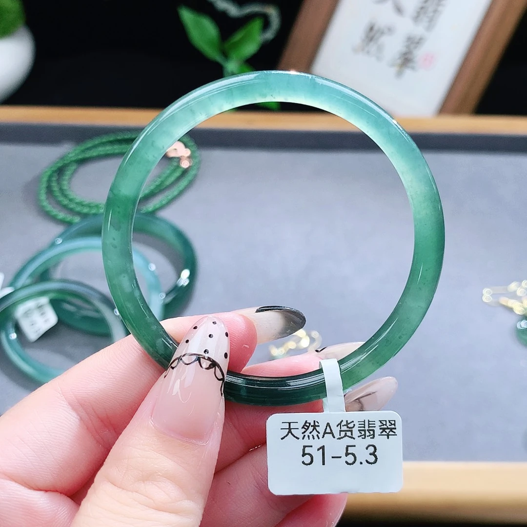 翡翠手镯（圆镯）未镶嵌