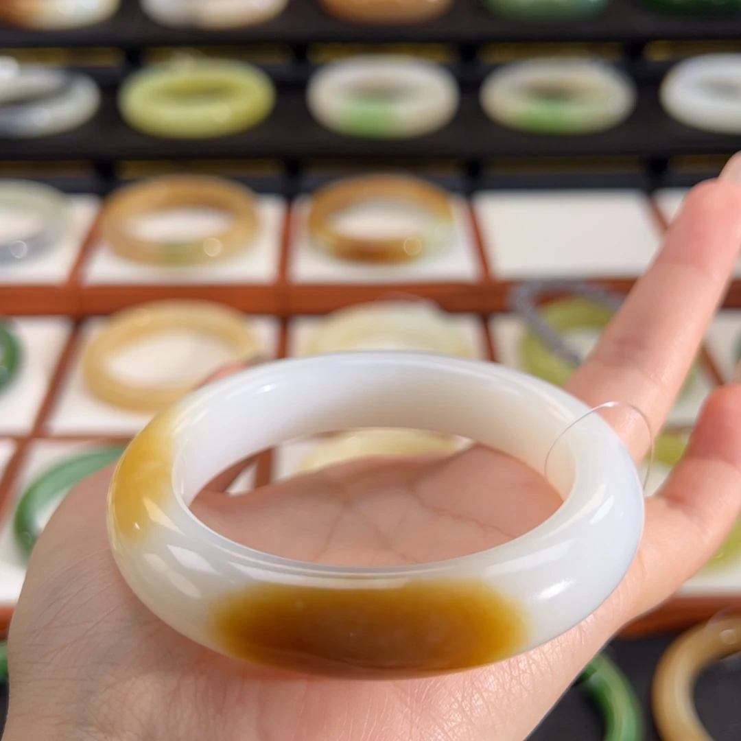 和田玉（糖玉）未镶嵌手镯两抹糖羊脂