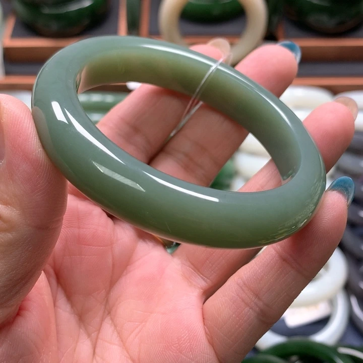 【闪购商品】未镶嵌手镯和田玉36