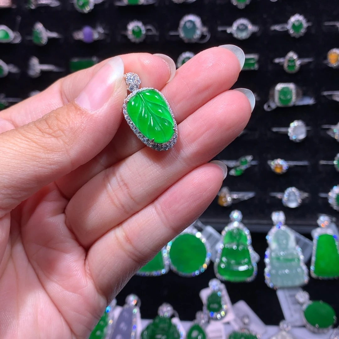 翡翠银S925镶嵌颈饰翡翠