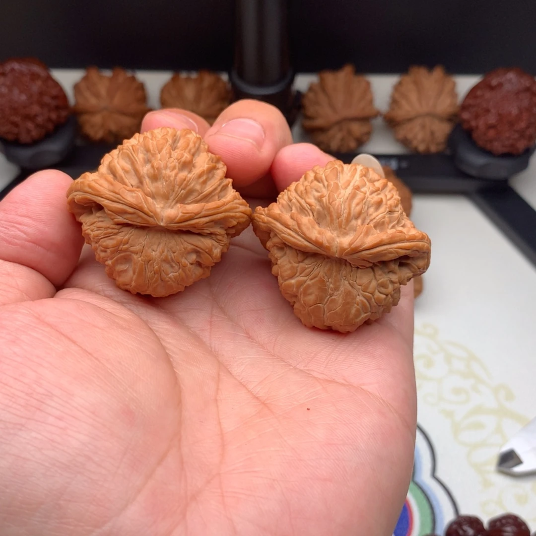 文玩核桃把件白狮子蛇头43