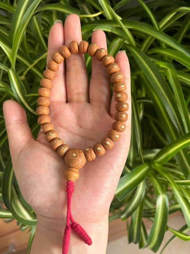 尼泊尔藏式放漏  10.5红皮藏式镶嵌铜钉29颗凤眼把件