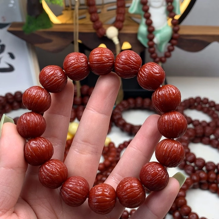 猴头核桃吊坠凤羽