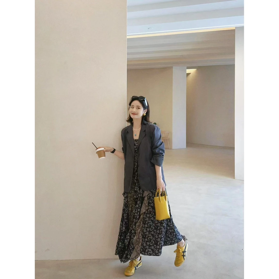 2025春季新款气质高级感独特超好看时尚西装外套女百搭碎花连衣裙
