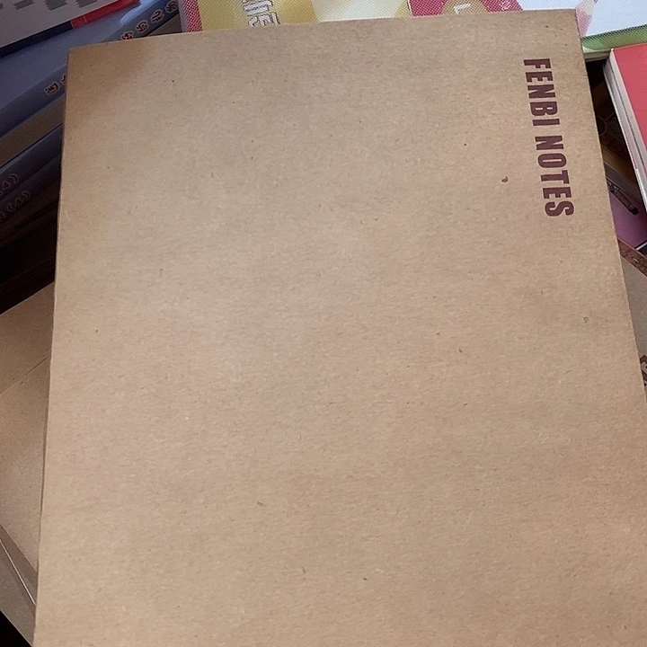 笔记本. 里面是白纸. 发八本