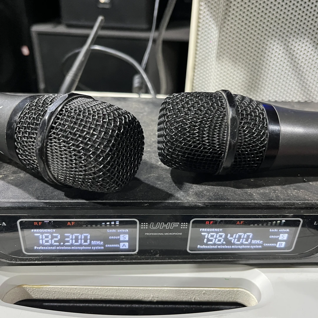 8新  一拖二无线话筒（不包邮）