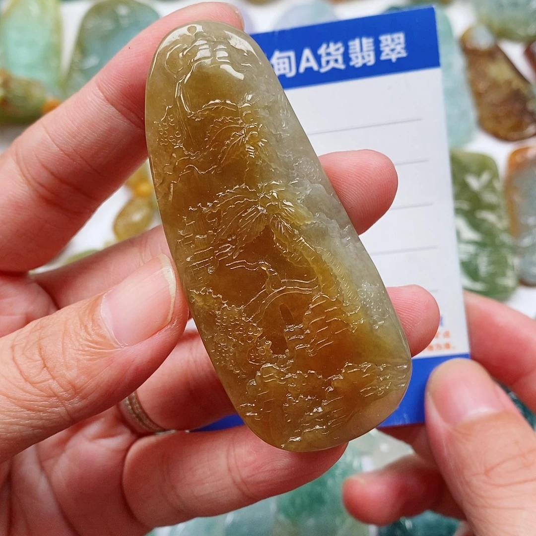翡翠未镶嵌颈饰山水