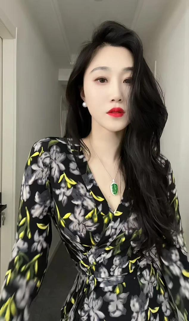 烟雨江南 裹身裙一片式V领时尚洋气修身印花连衣裙女装连衣裙