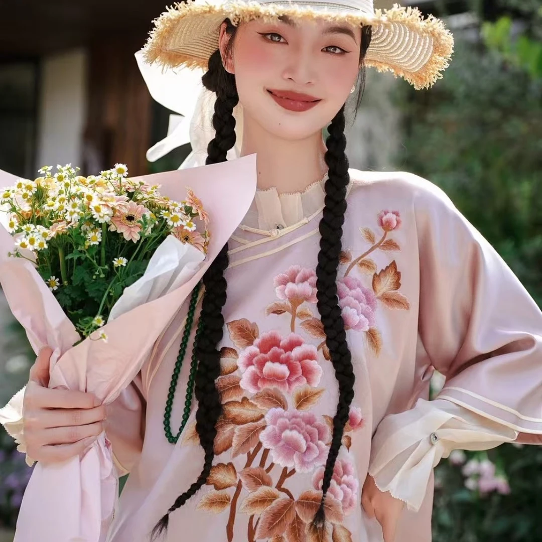 归藏雅集中式手工缎面花团锦簇偏襟圆领粉色上衣