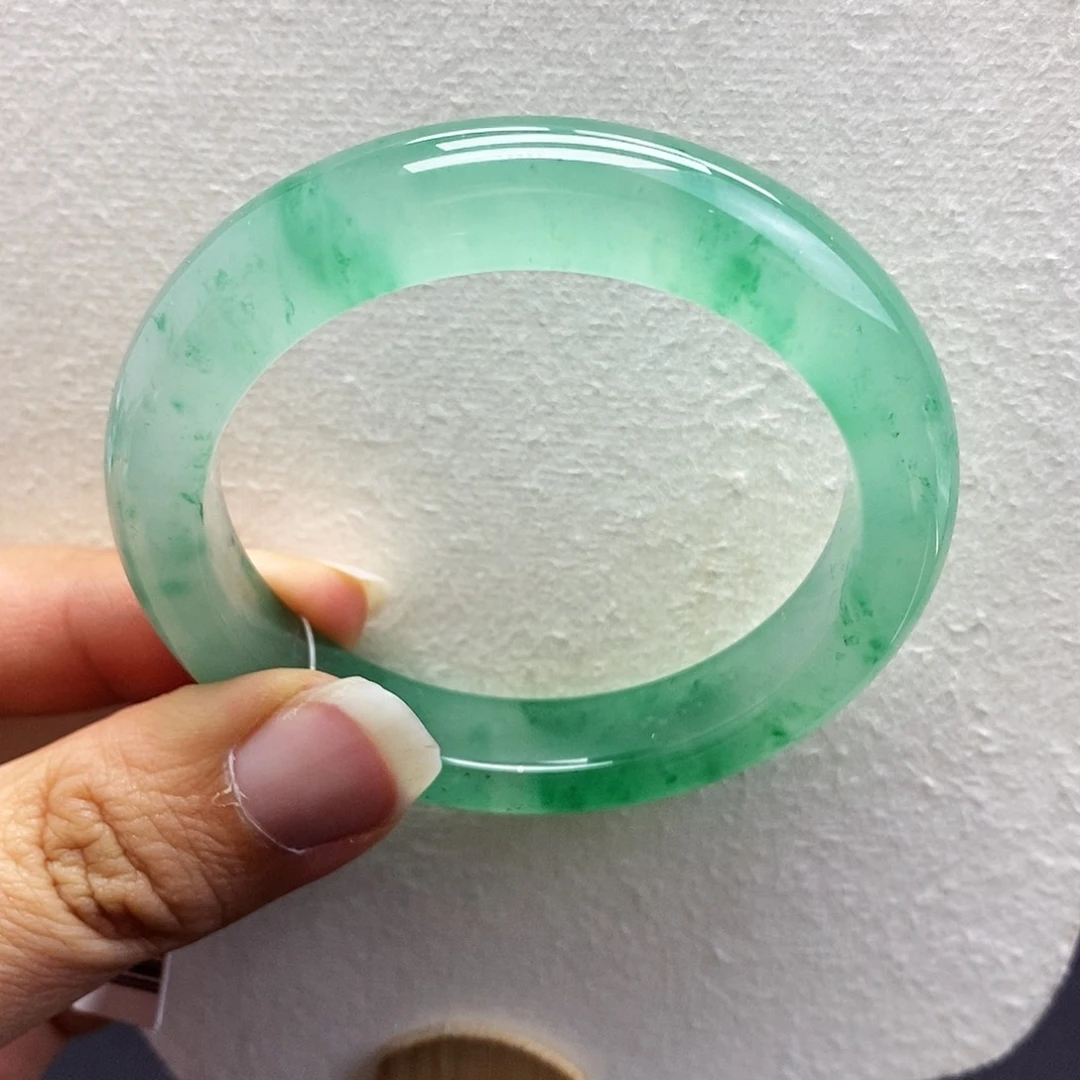 未镶嵌手镯石英质玉