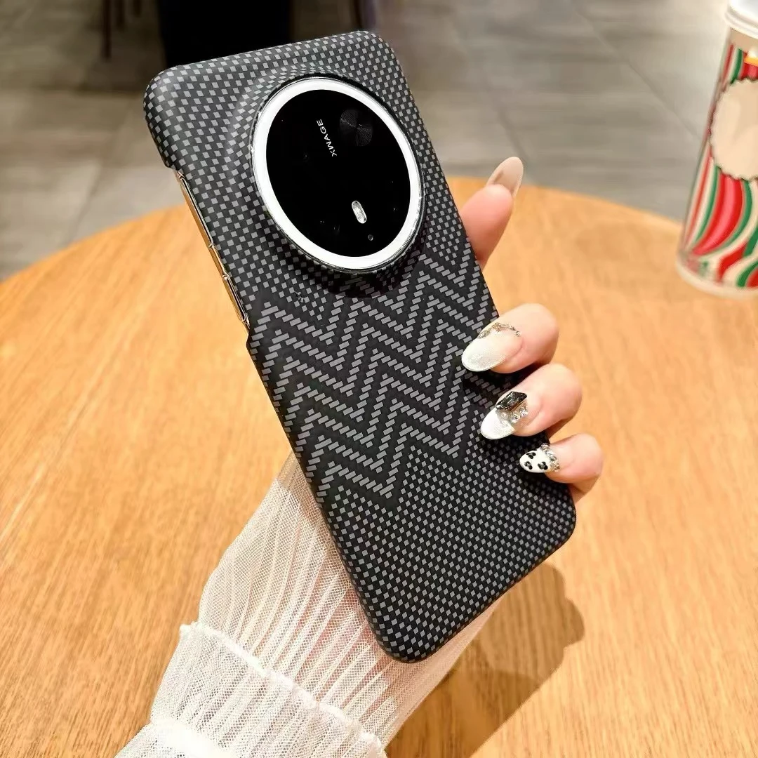 适用华为mate70半包手机壳内置磁吸碳纤维纹理高级60pro/50e40/30