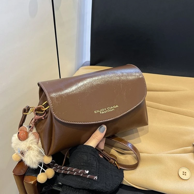 冬季新款复古风枕头女包软皮多隔层气质通勤百搭单肩包