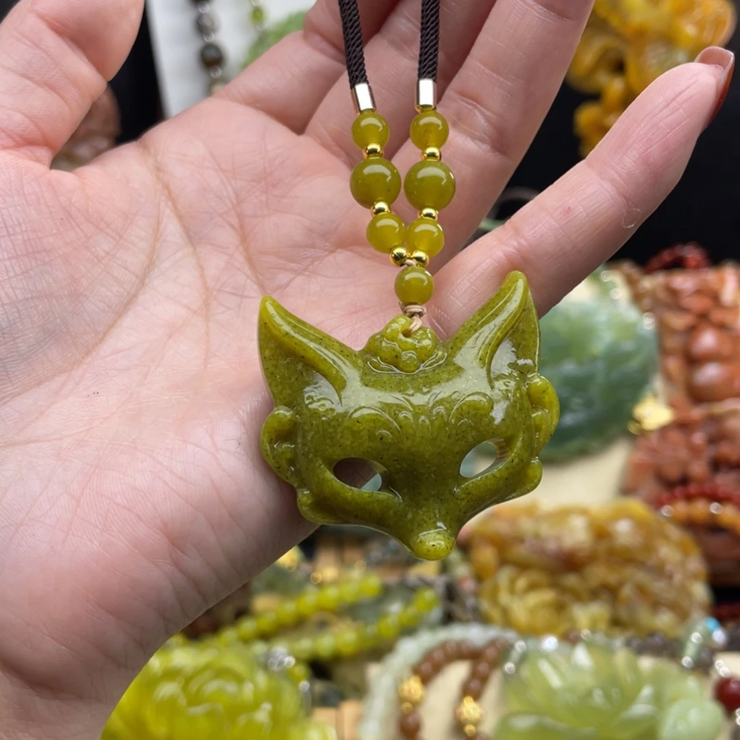 未镶嵌蛇纹石玉颈饰