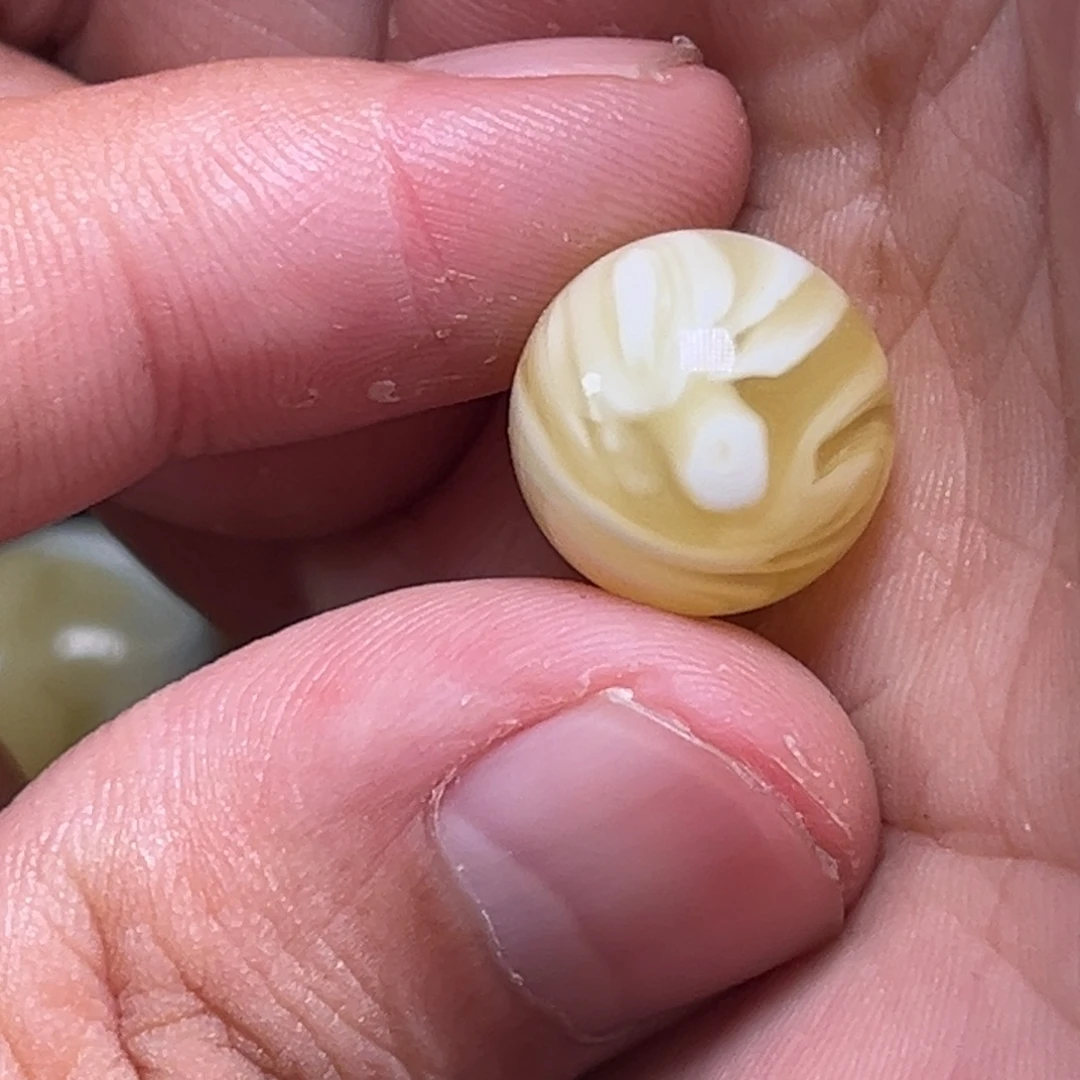 琥珀未镶嵌裸石蜜蜡荧光拉丝白14.1