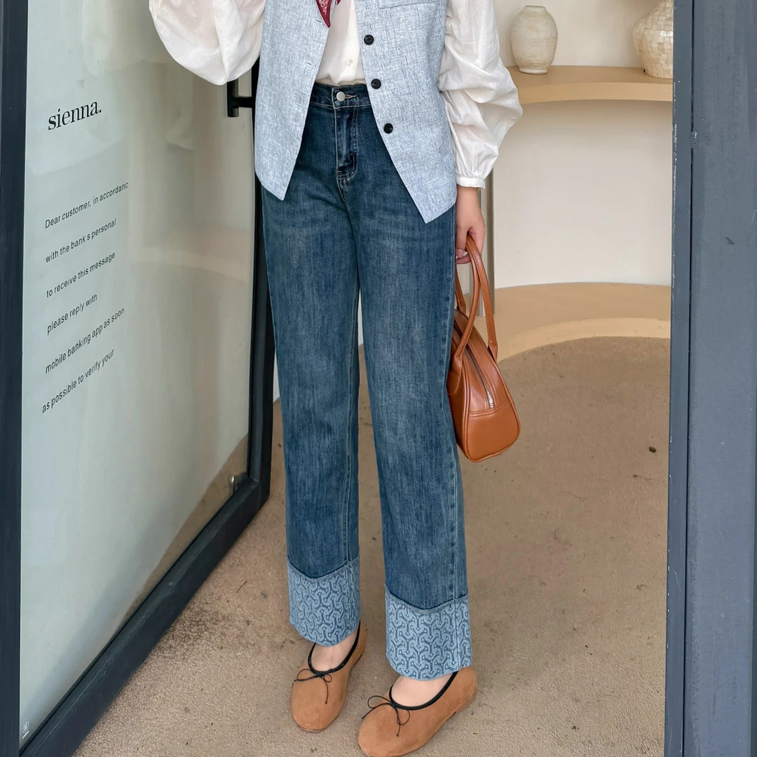 2025秋季新款直筒大码九分牛仔裤女设计感花纹卷边显瘦时髦法棍裤