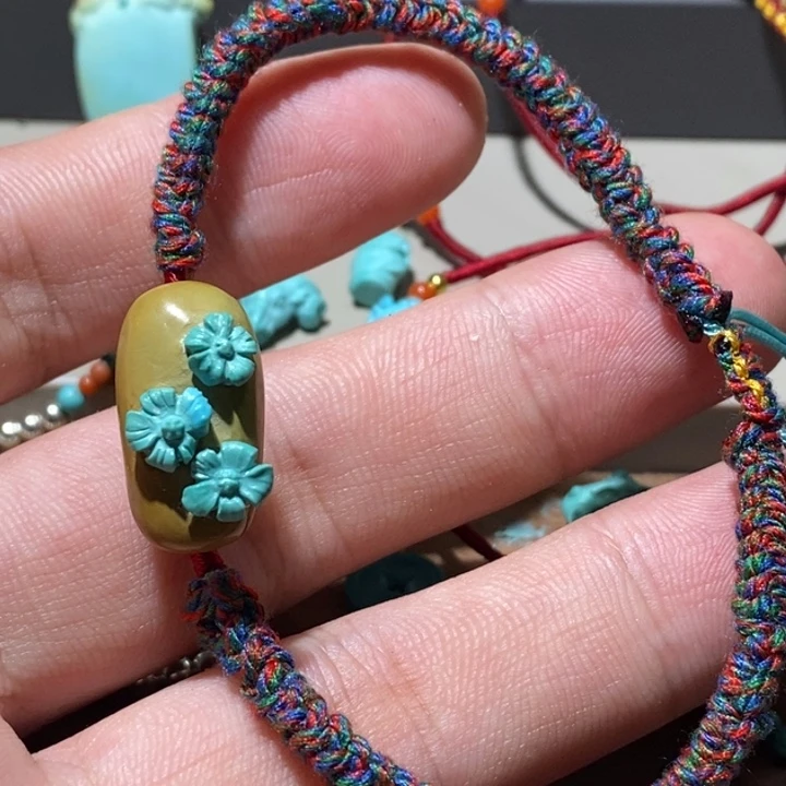 绿松石未镶嵌颈饰