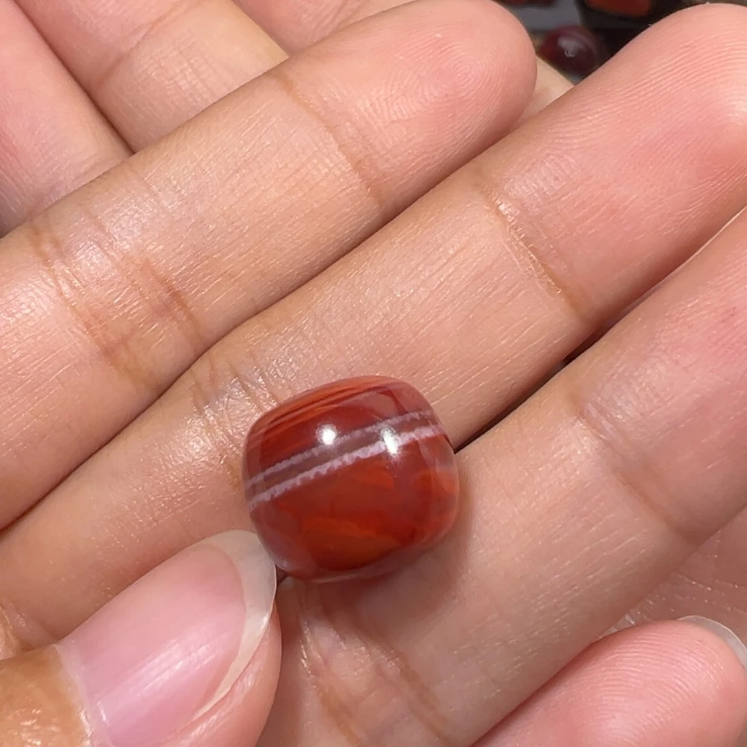 睡***了南红玛瑙未镶嵌珠宝奇石