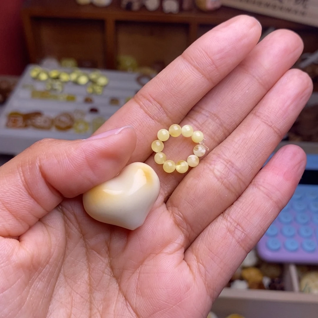 猴头核桃吊坠爱心蜜卡