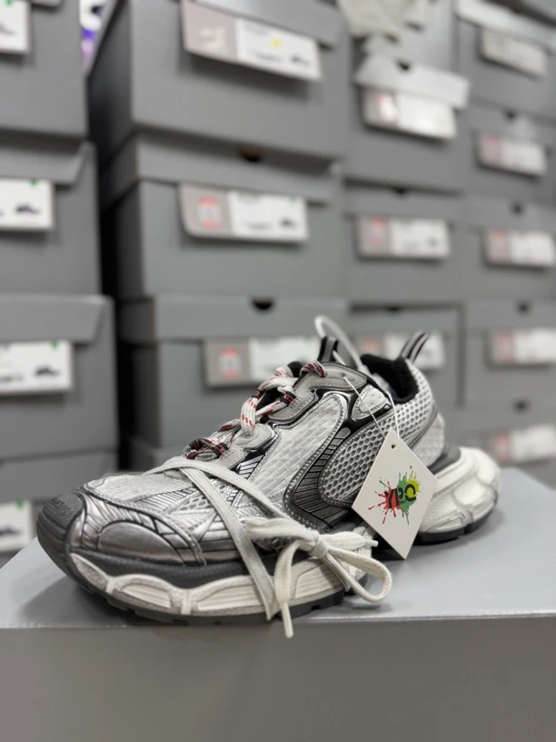 全新未使用 Balenciaga/巴黎世家 3Xl 灰红做旧老爹鞋情侣款