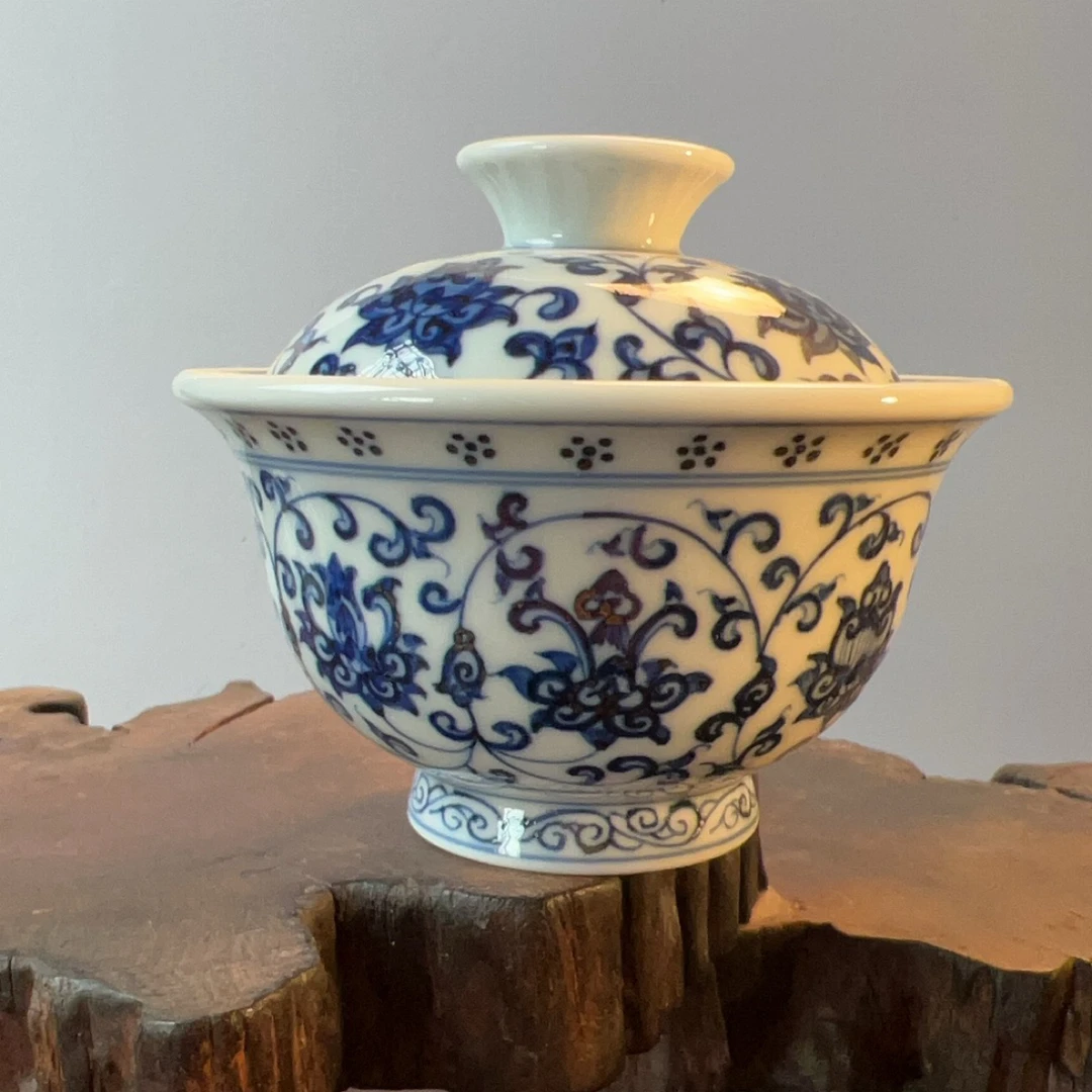 青花釉下彩缠枝莲盖碗