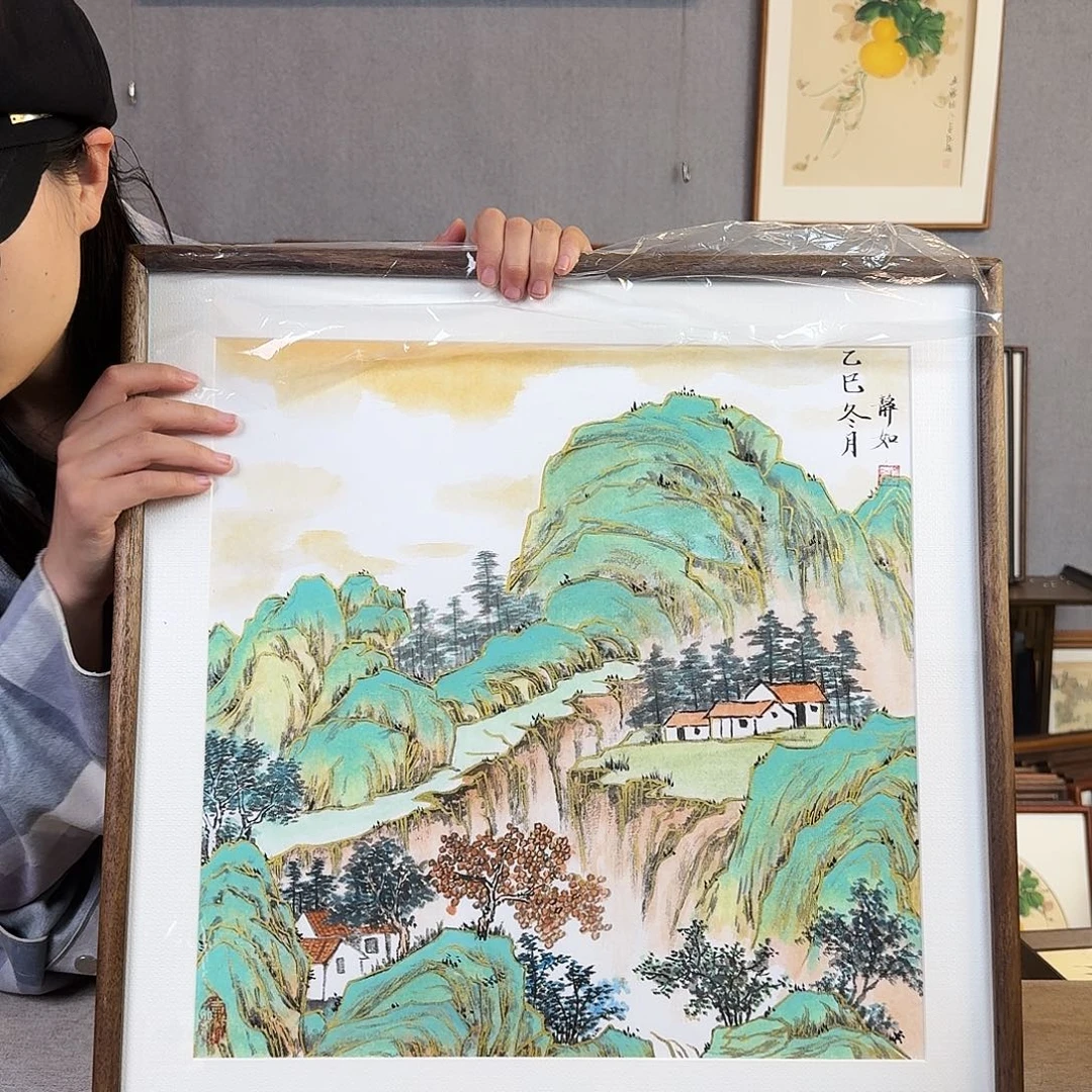 国画手绘带框尺寸： 53*53