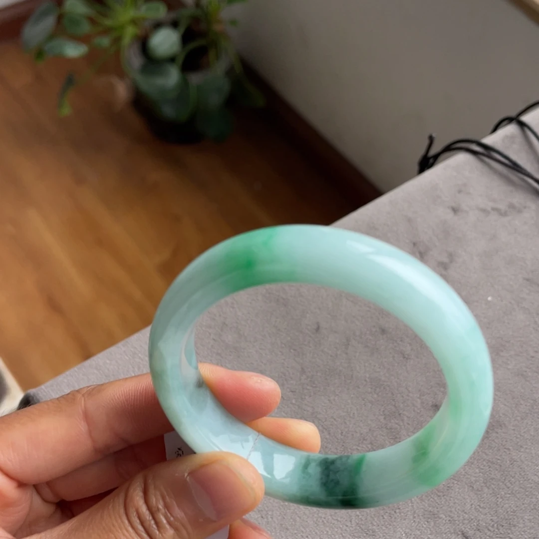 翡翠未镶嵌手镯色镯