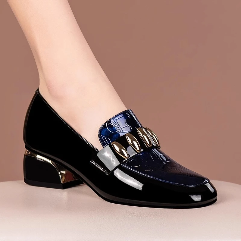 亮漆皮铆钉英伦中跟单鞋女粗跟时尚拼色百搭春秋低跟乐福鞋女鞋子