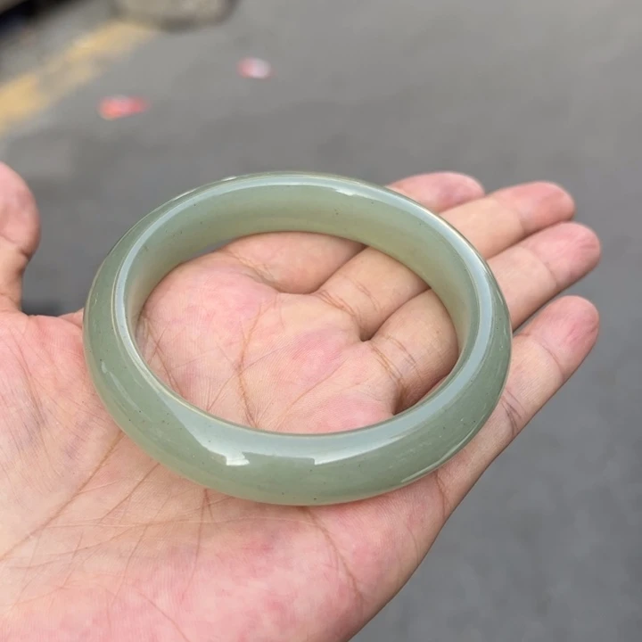石英岩玉手镯未镶嵌