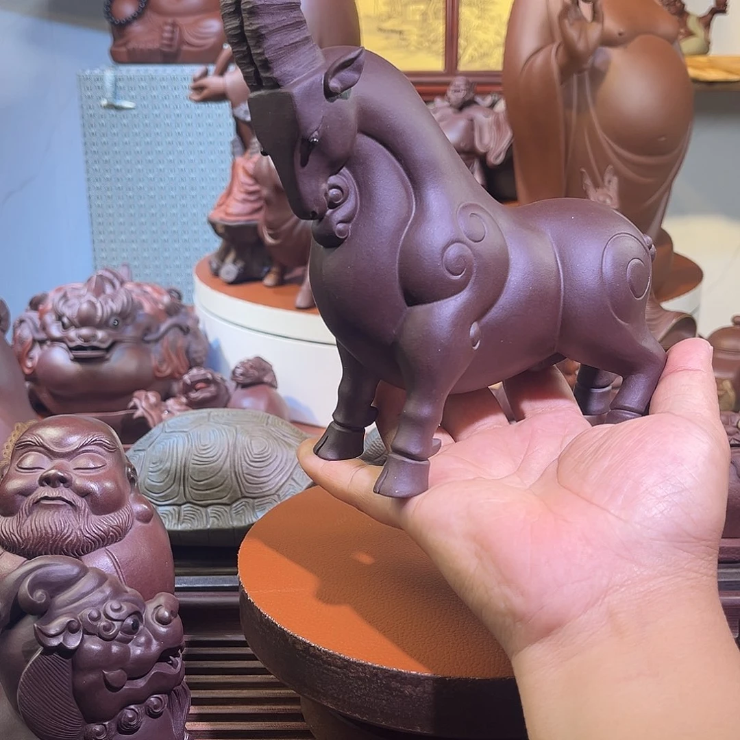 -***—紫砂茶宠摆件。