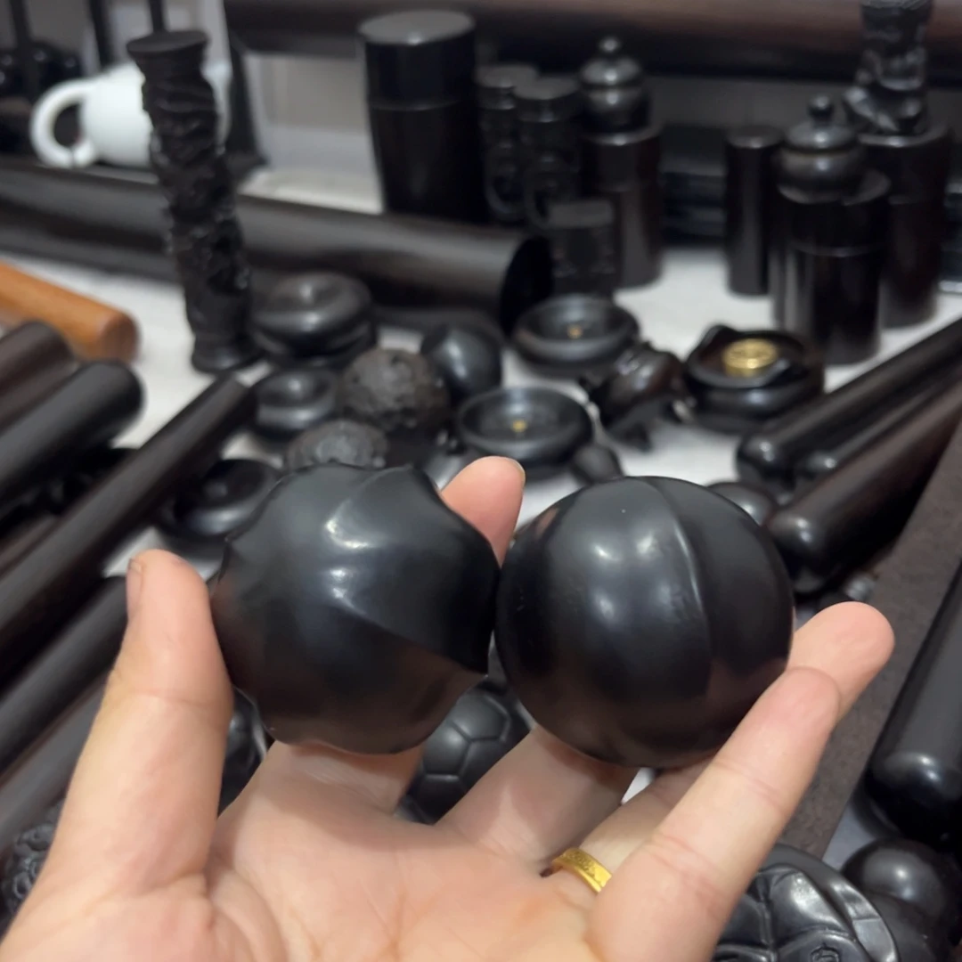 老***辕黑酸枝木类紫光檀手球1对鲨鱼球