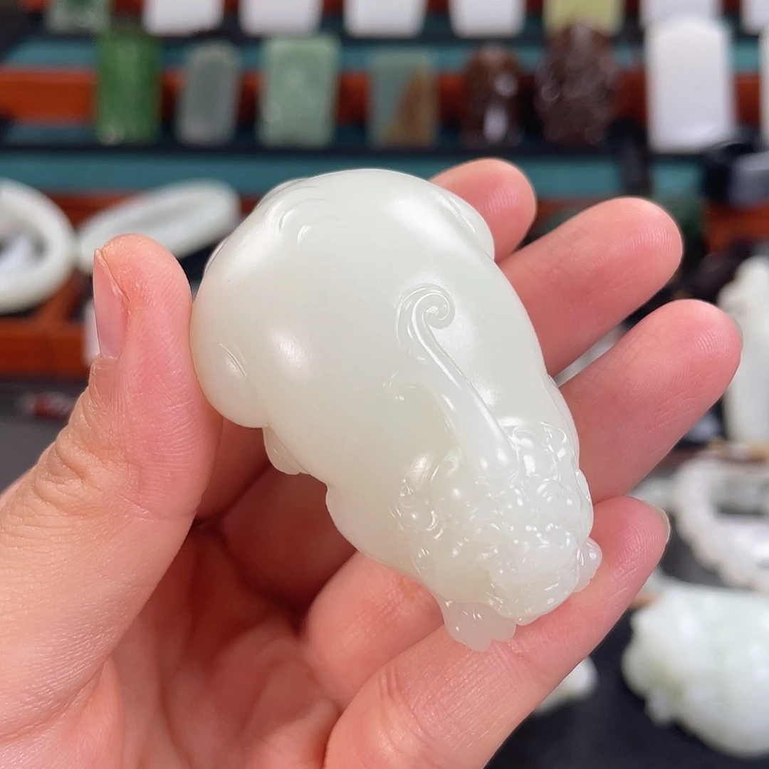 和田玉未镶嵌把件