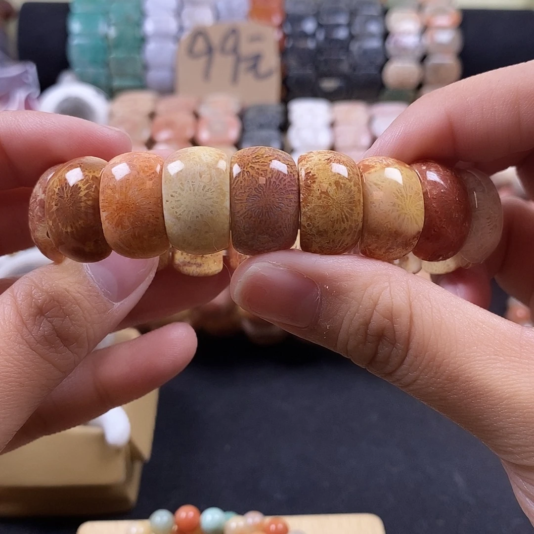 硅化珊瑚（珊瑚玉）未镶嵌手牌小月牙 大花 20