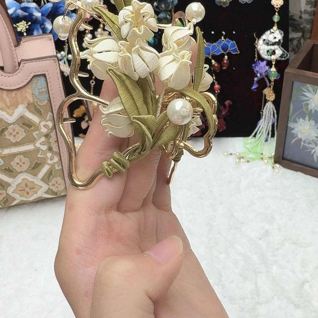 织绣铃兰花中号抓夹