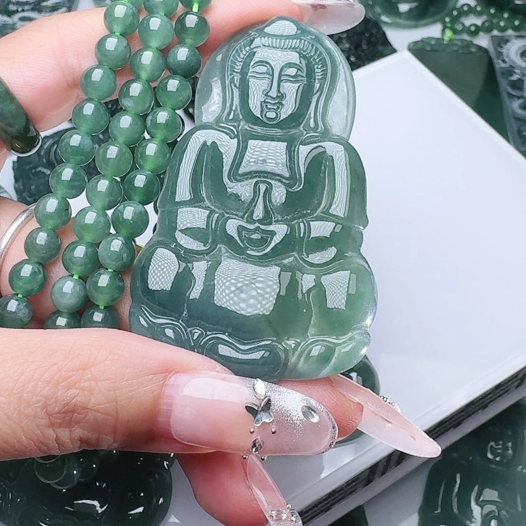 翡翠未镶嵌颈饰多样性发其一