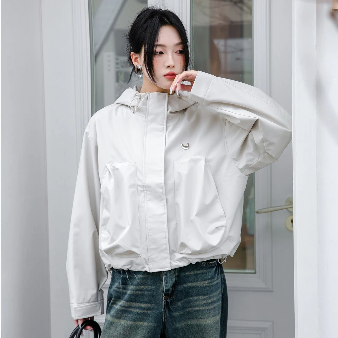 休闲连帽短外套2025新款秋季纯色女士幂式穿搭户外长袖外套上衣