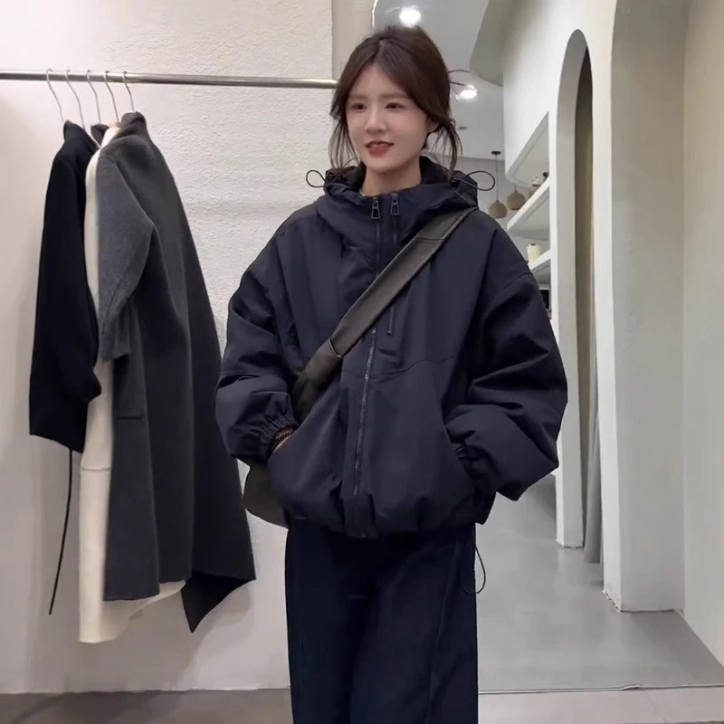200斤胖mm春秋今年流行时尚爆款连帽冲锋衣夹克双拉链百搭外套女