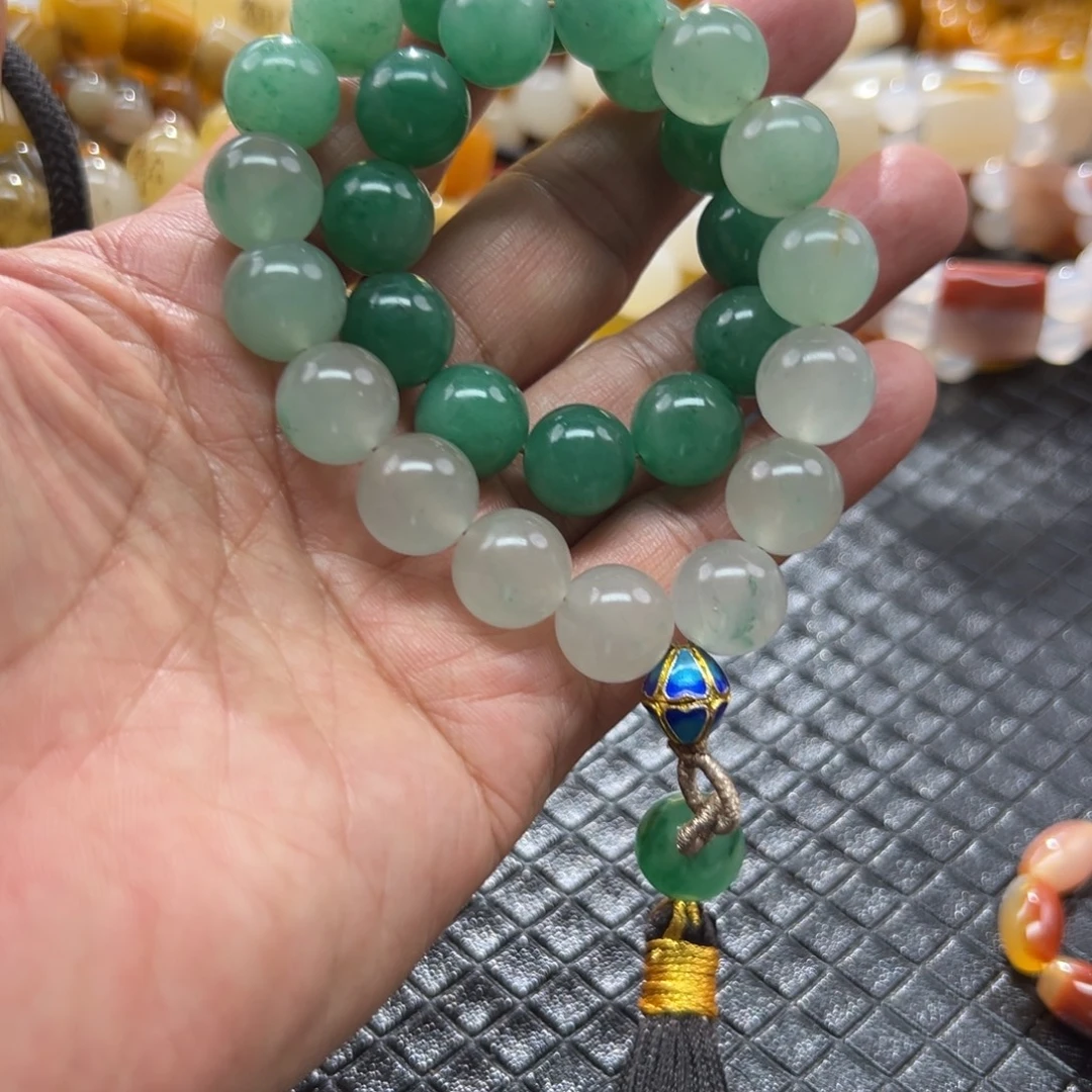 石英质玉未镶嵌颈饰