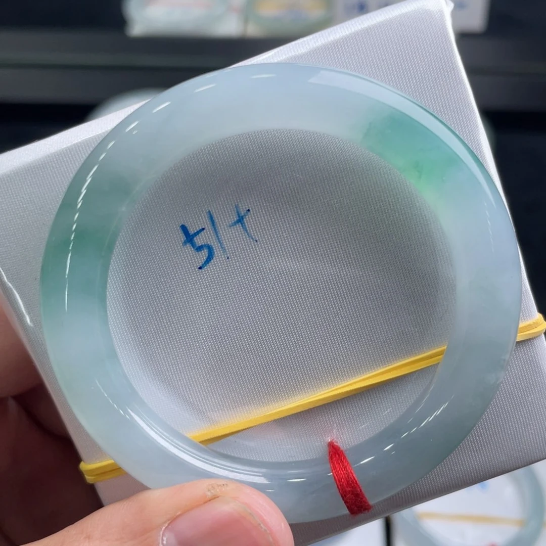 翡翠手镯未镶嵌翡翠手镯