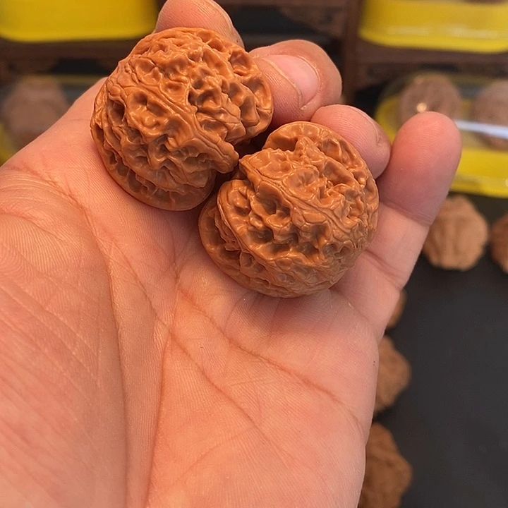 z***j文玩核桃吊坠35尺，苹果园