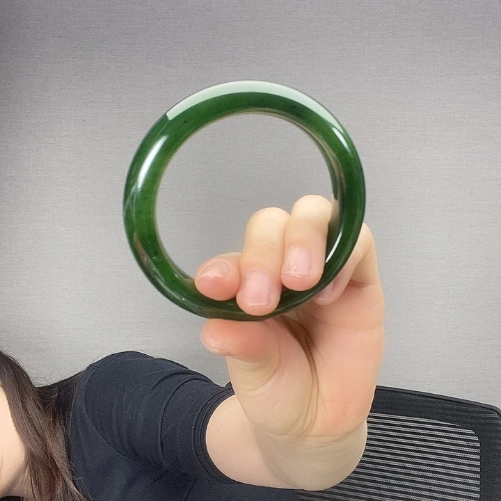 用***7和田玉未镶嵌手镯