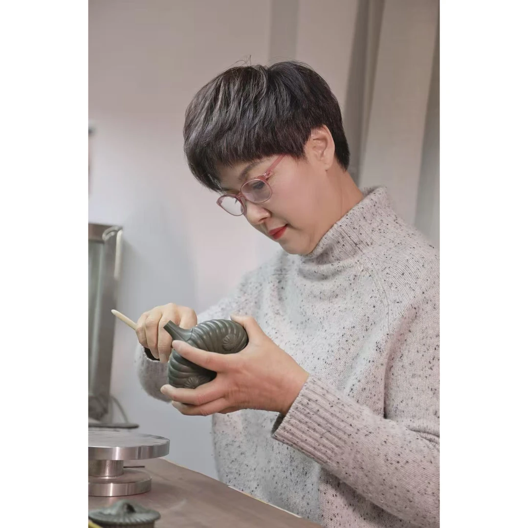 42号[鲍静贞专场]宜兴黄龙山原矿手工紫砂壶