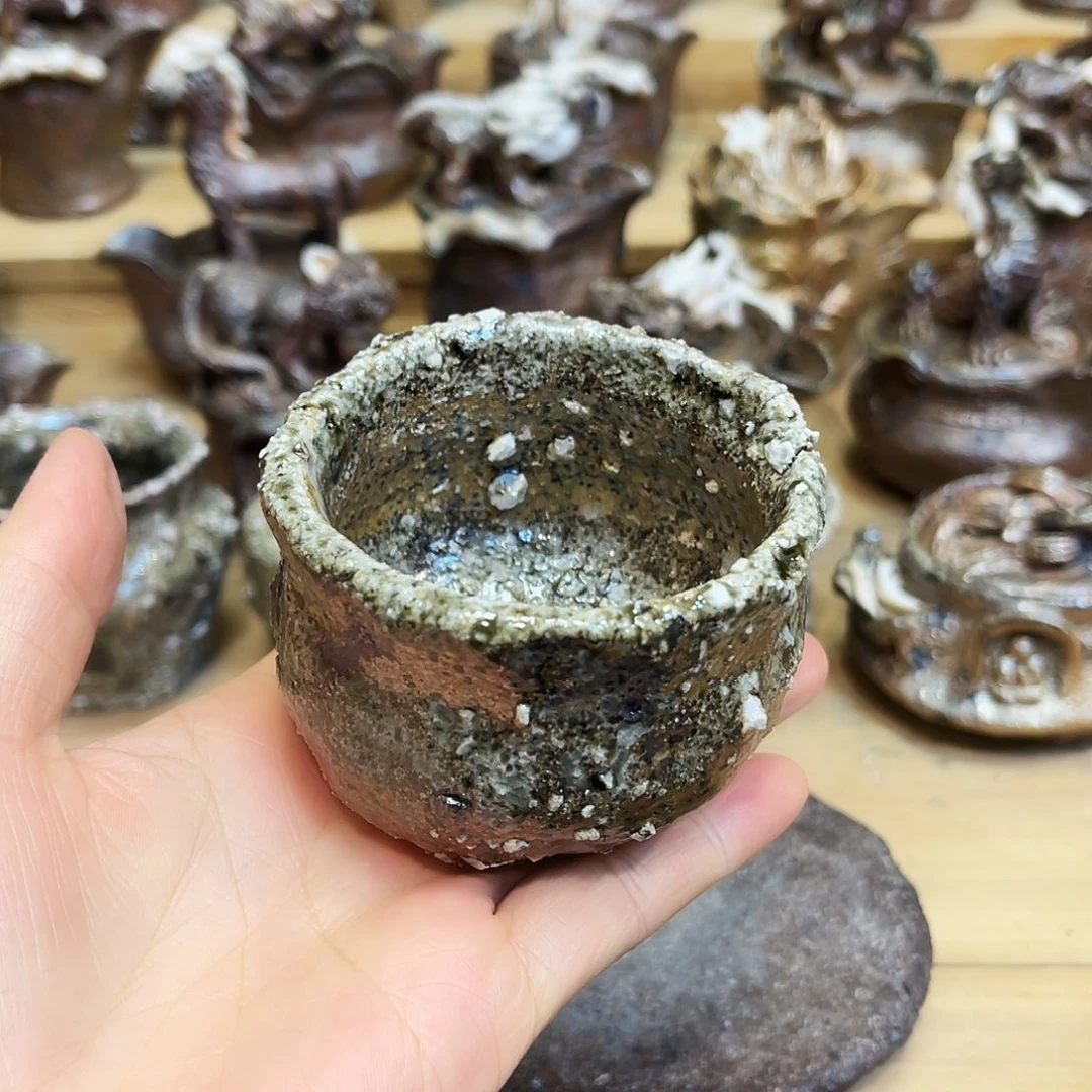 瓶柴烧石头手捏杯漏水摆件