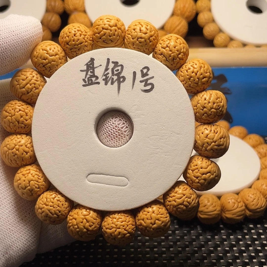 福***余桃木盘锦桃核，皮质好，密度大