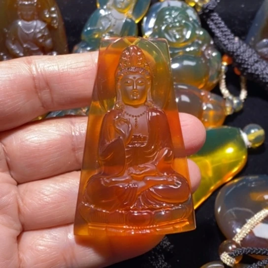 琥珀未镶嵌颈饰正装观音