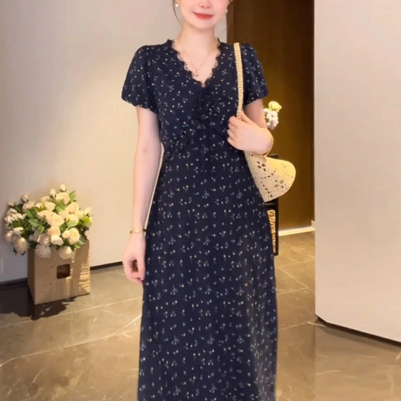 法式V领短袖碎花连衣裙女装2025新款设计感小众气质修身气质长裙