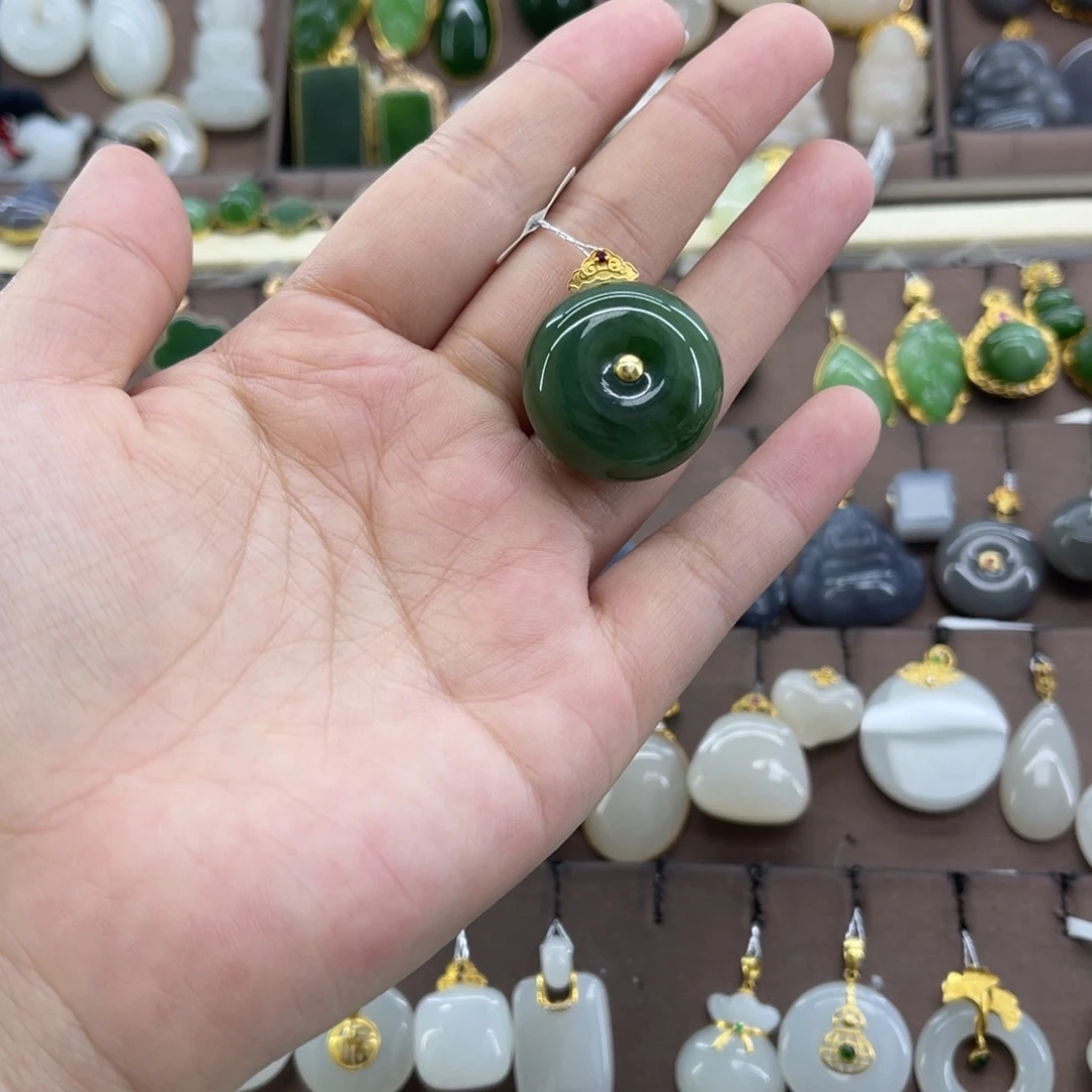 和田玉18K金镶嵌吊坠(赠链)