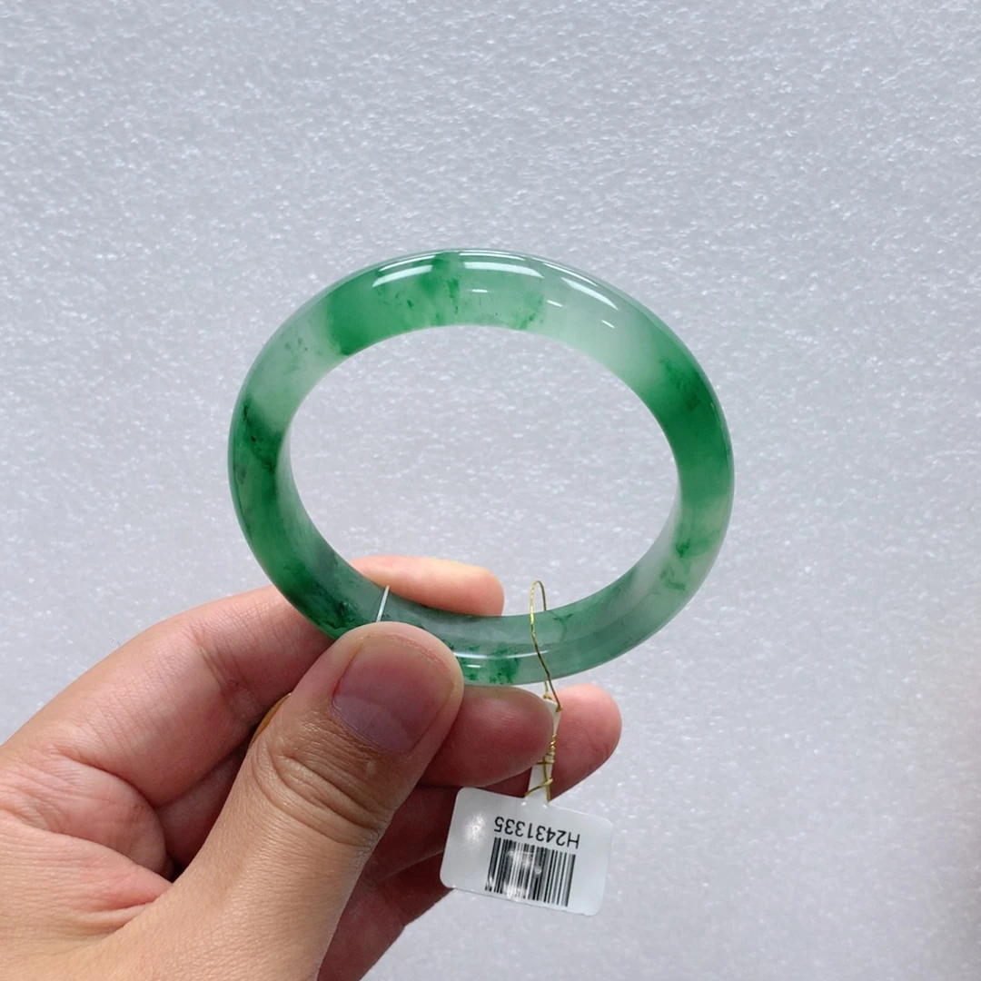 玉***)石英质玉未镶嵌手镯青青54-多人